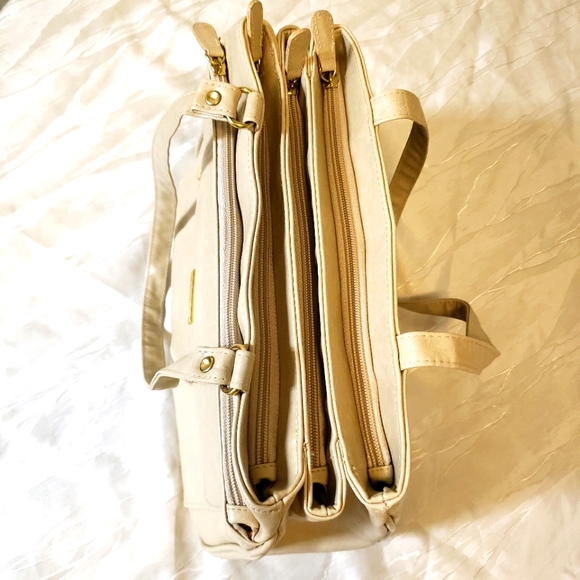 Collection leather shoulder bag - Picture 4 of 11